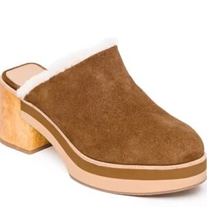 BERNARDO SKY SHERPA-LINED CLOGS (Cognac)